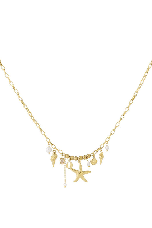 Centered Beach Charm Necklace Gold