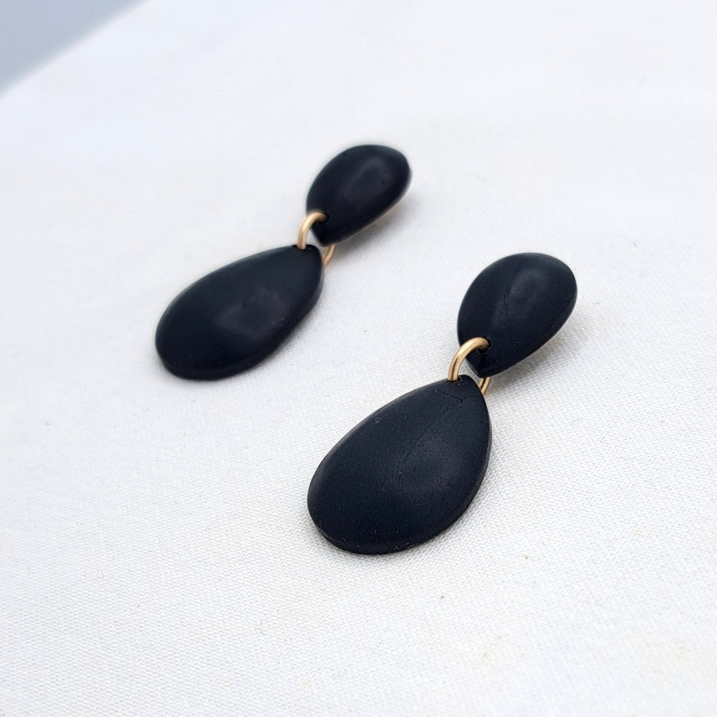 Lily Black & Gold