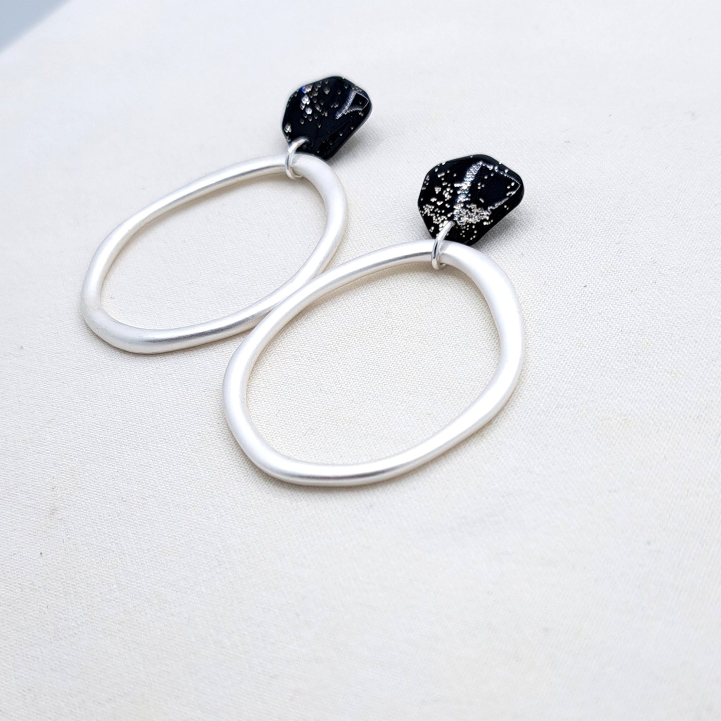 Max Black & Silver Glossy