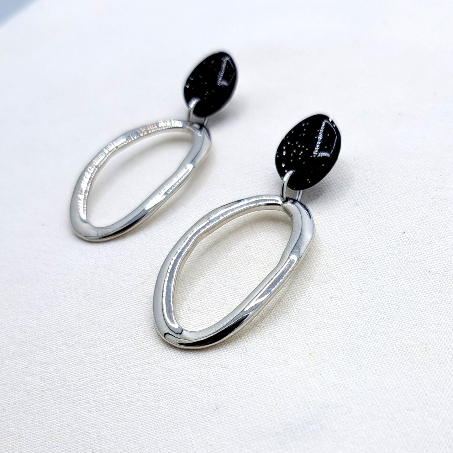 Kato Black & Silver Glossy