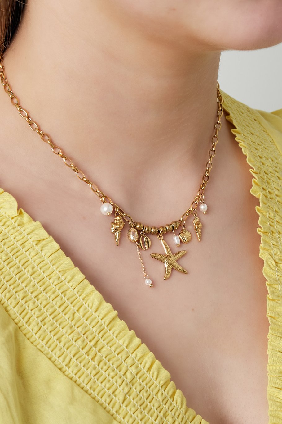 Centered Beach Charm Necklace Gold