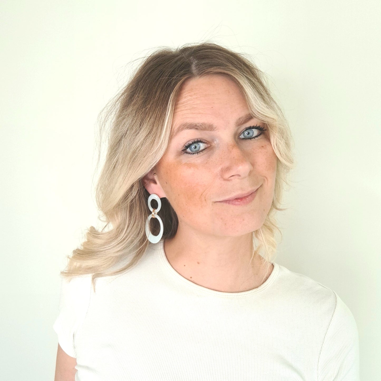 Yana Glossy Ice Blue