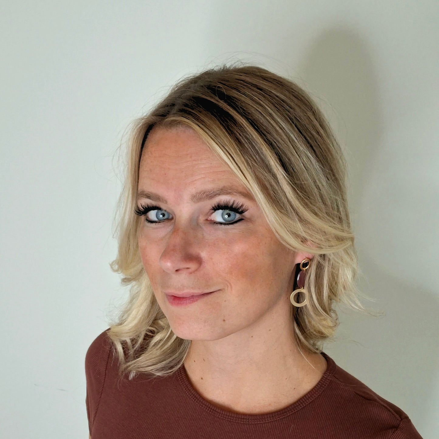 Livinia Chocolate Glossy