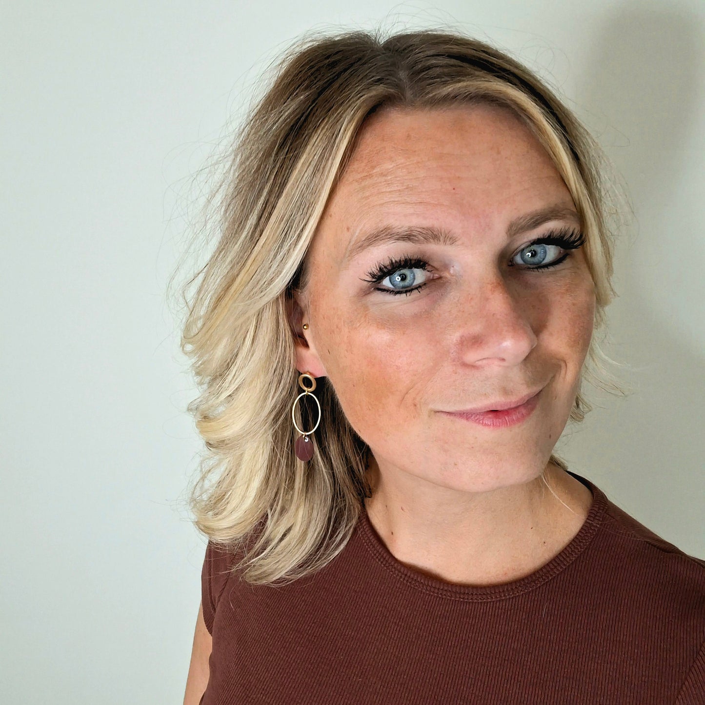 Livinia Chocolate Glossy