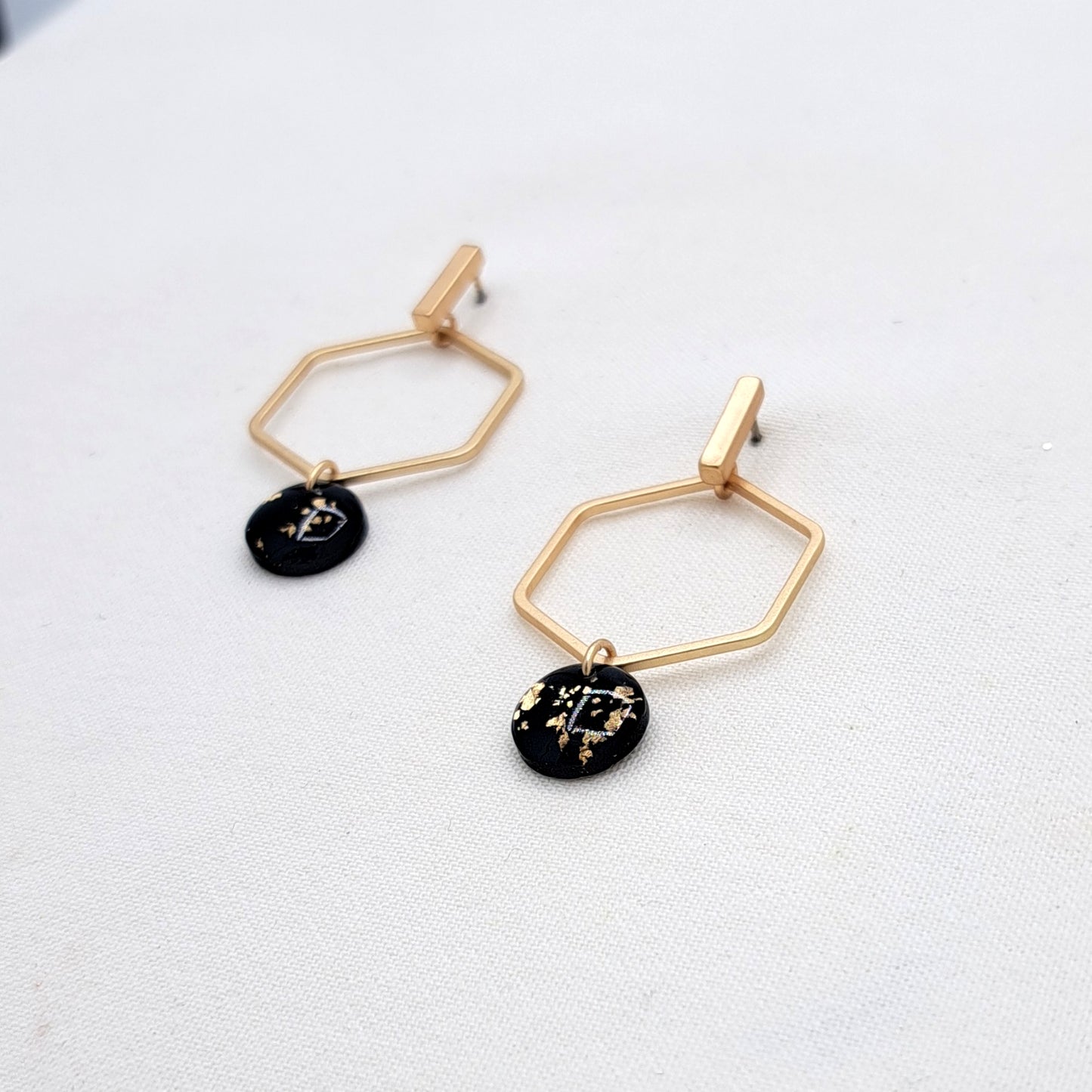 Hillaria Black & Gold Glossy